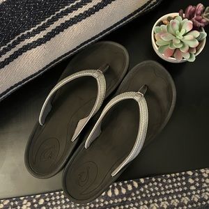 *SOLD* Olukai Kulapa Kai Silver 8